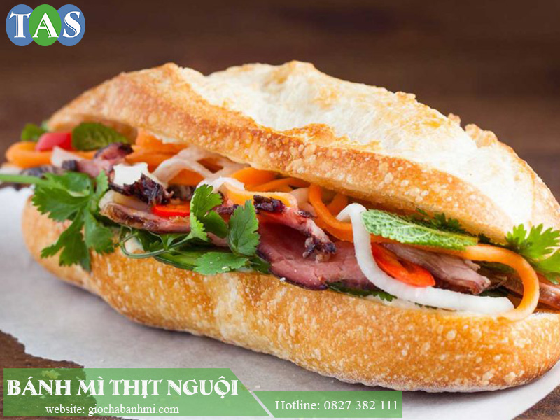 nguyên liệu chính trong món bánh mì chả, pate, thịt nguội nguyên liệu chính trong món bánh mì chả, pate, thịt nguội